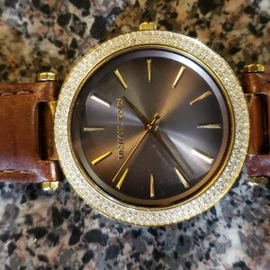 MAKE OFFER!! Very Classy!! MK WATCH , Battery runs fine!  TONIGHT ONLY $20